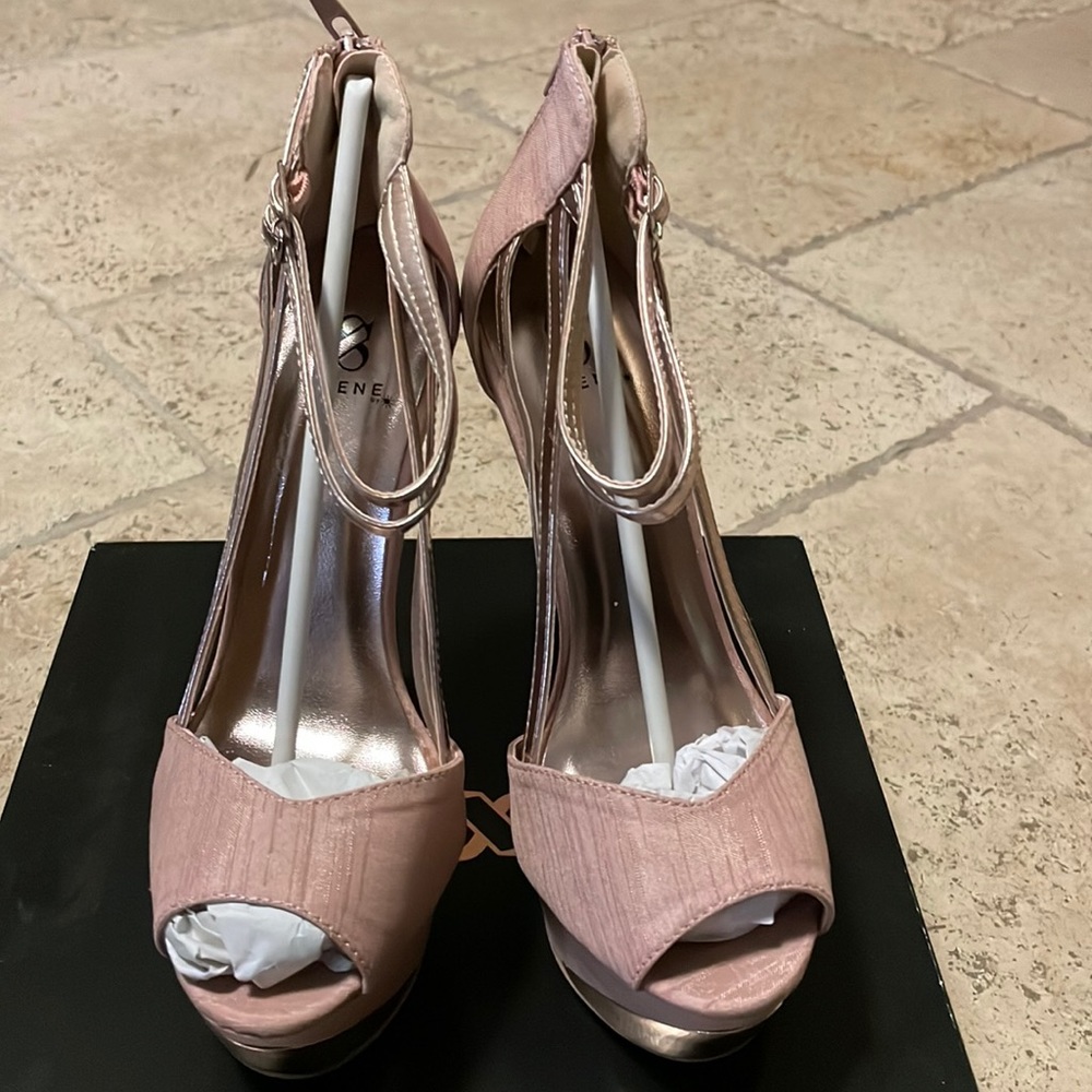 Brand New: Zoraya - Scene: Rose Gold